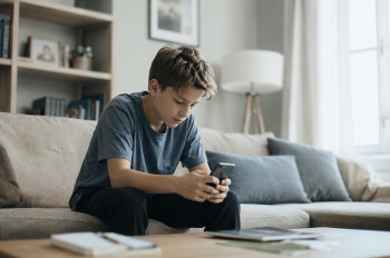Británie zakazuje sociální sítě dětem do 16 let