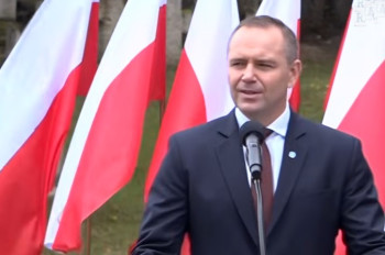 Nawrocki vyzval k zákazu vlajky OUN-UPA v Polsku