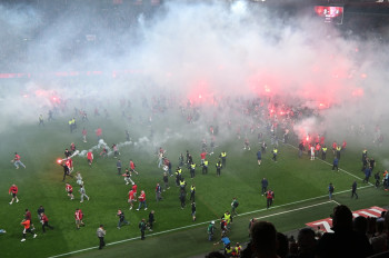 Derby Slavia -  Sparta v Edenu začalo růžovou mlhou a skončilo zběsile nájezdem