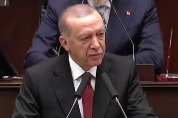 Nemocná lira, silný sultán. Erdoganova hra o Blízký východ