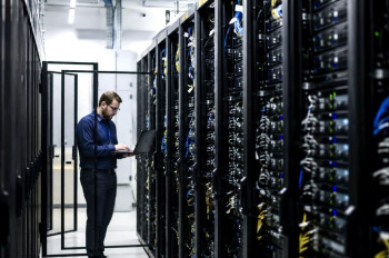 AI může být novou „energetickou“ krizí. Evropa zbystřila