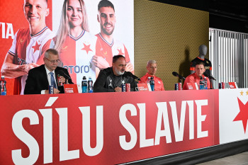 Chorý ve Slavii zůstává, jak majitel klubu Tykač přikázal Tvrdíkovi