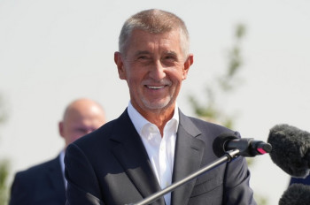 Vyšší důchody schváleny. Babiš vytáhl na Jurečku tisícovku