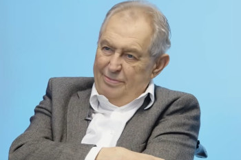 Zeman chce dobrovolné poplatky. ČT má čelit konkurenci
