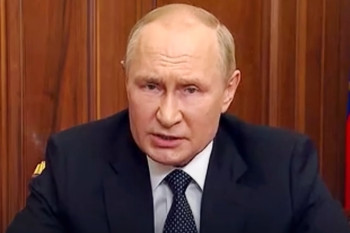 Buď budeme silní, nebo přestaneme existovat, varuje Putin