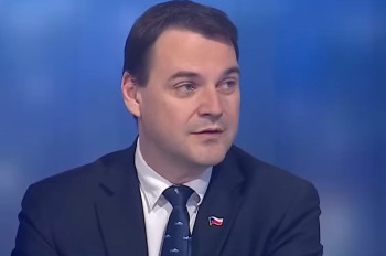 Prezident neurčuje směr země. Macinka se pustil do Vystrčila