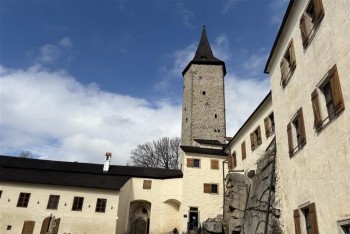Hrad Roštejn zahajuje sezónu 2026 na Velký pátek