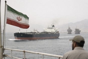 Válka s Íránem rozkolísala ropný trh a ohrožuje ekonomiku