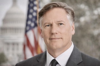 USA mění kurz. Diplomacie už má hlavně vydělávat