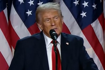 Trump navzdory verdiktu soudu zvyšuje cla na 15 procent