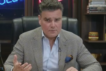 Holec rozcupoval Moravce i Pavla. Padala slova o frašce a patosu