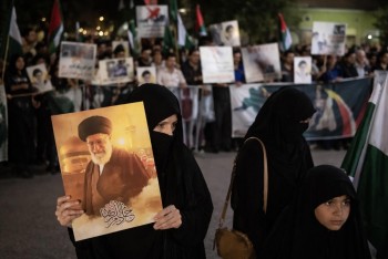 Smrt Chameneího žene svět k neřízené eskalaci