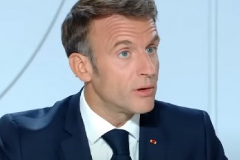 Macron izolován v EU, oslabuje se osa Paříž - Berlín