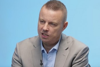 Brusel nás svazuje. Česká ekonomika krvácí, říká Rajchl